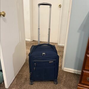 Samsonite Dark Blue Spinner carry on Luggage